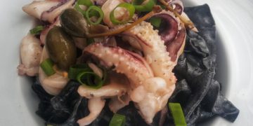 Черная паста с каракатицей