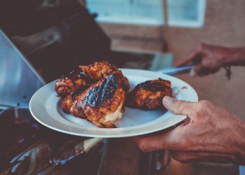Куриные бёдрышки в алжирском маринаде
