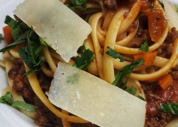 Паста с простым мясным соусом