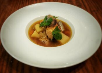 Двойная уха из морской рыбы
